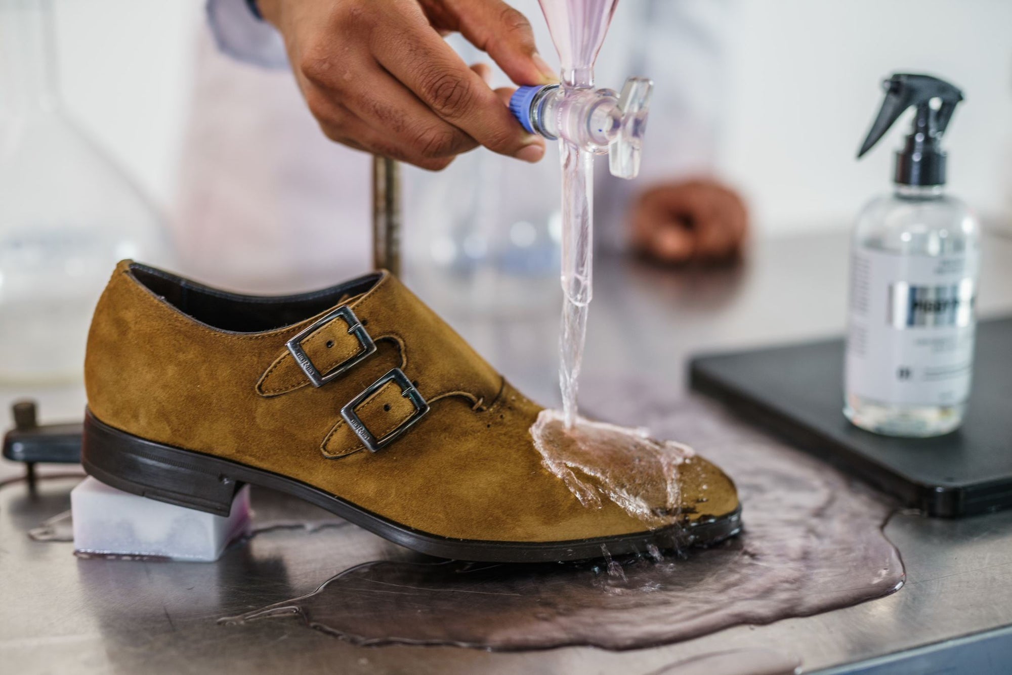 Suède schoenen onderhouden met Piggy Proof
