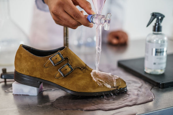 Suède schoenen onderhouden met Piggy Proof