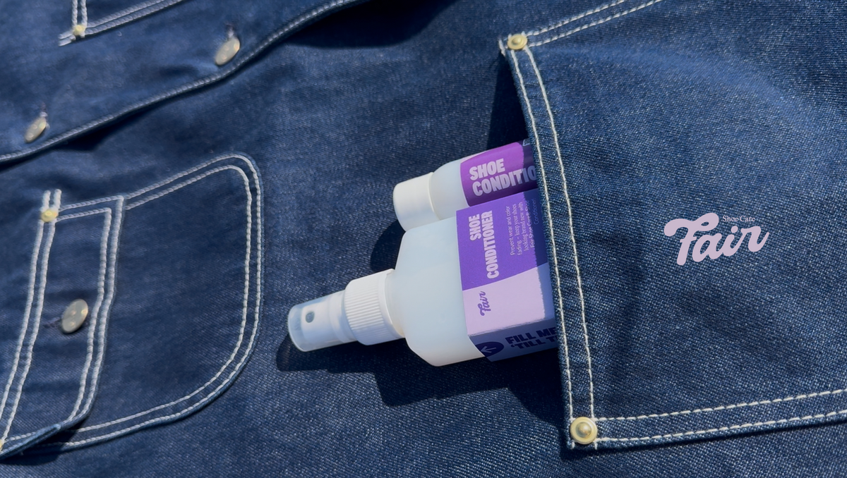 Fair Shoe Care Shoe Conditioner in de zak van een spijkerjasje